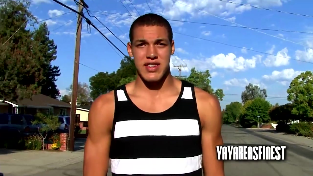 美式校霸戈登16岁就已经这样打球了这身肌肉真离谱啊