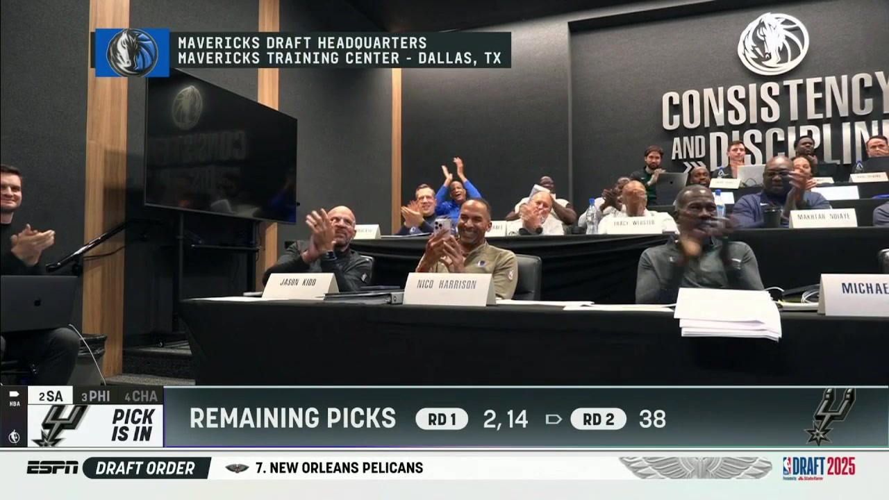 弗拉格无悬念当选状元总经理Nico在后台笑开花