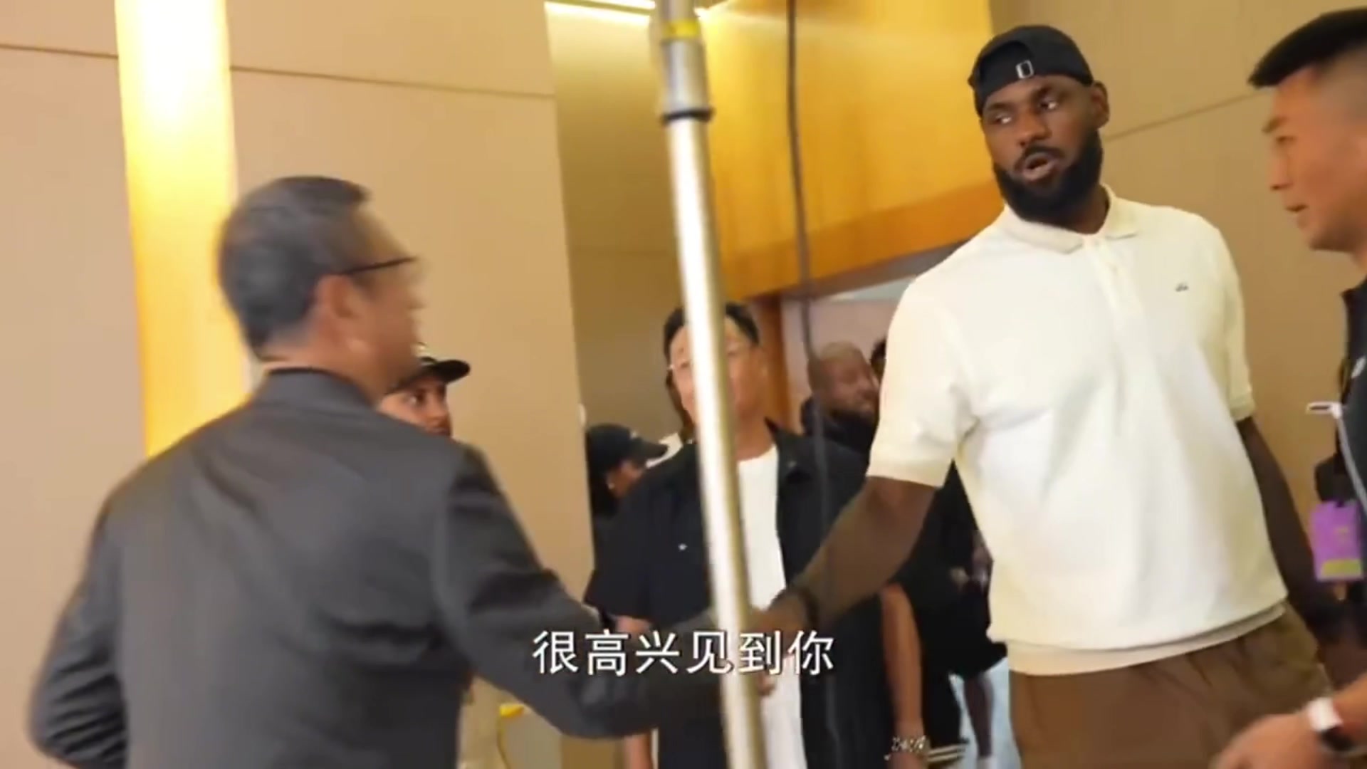 白岩松to詹姆斯依旧很感谢你6年前为中国说话那是需要勇气的