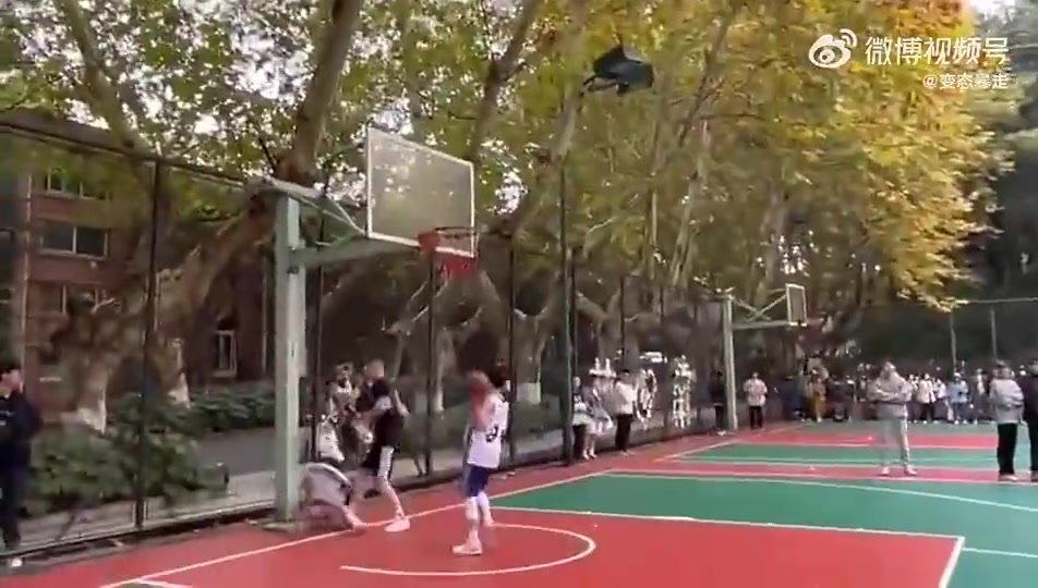 这特么是打球还是杀人啊犯规的人就是纯坏啊