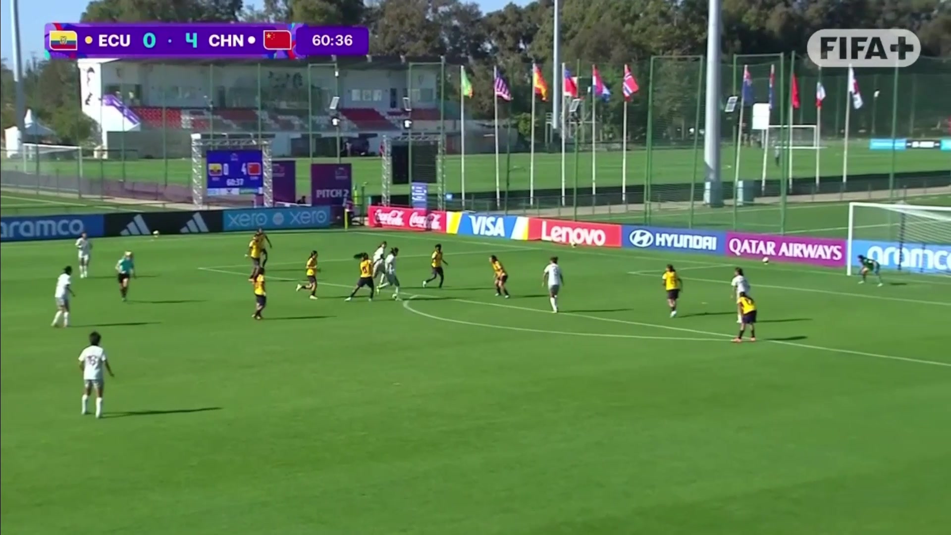 可惜了周欣怡点球击中立柱弹出