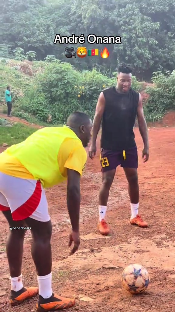 要不踢中锋实拍奥纳纳在老家村超正面对抗黑金刚