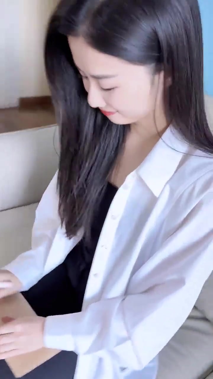 小脸蛋天鹅颈但林梦鸽某些角度有点像热苏斯呀