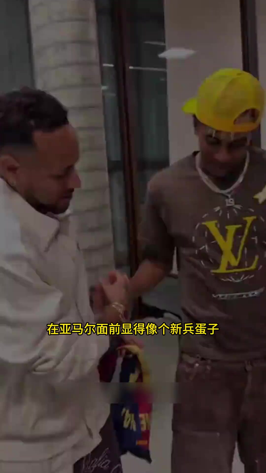 女模特曝亚马尔让其招募生日派女伴要求身材好的金发女郎