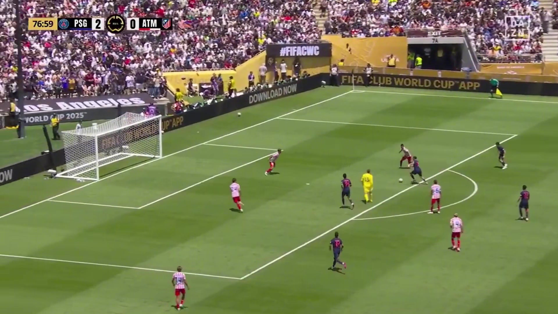 新世俱杯首张红牌朗格莱不满判罚染黄两黄变一红被罚下